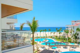 Beachfront 3BR Condo at Tortuga Bay by The Agency Baja Travel - Imagen 3